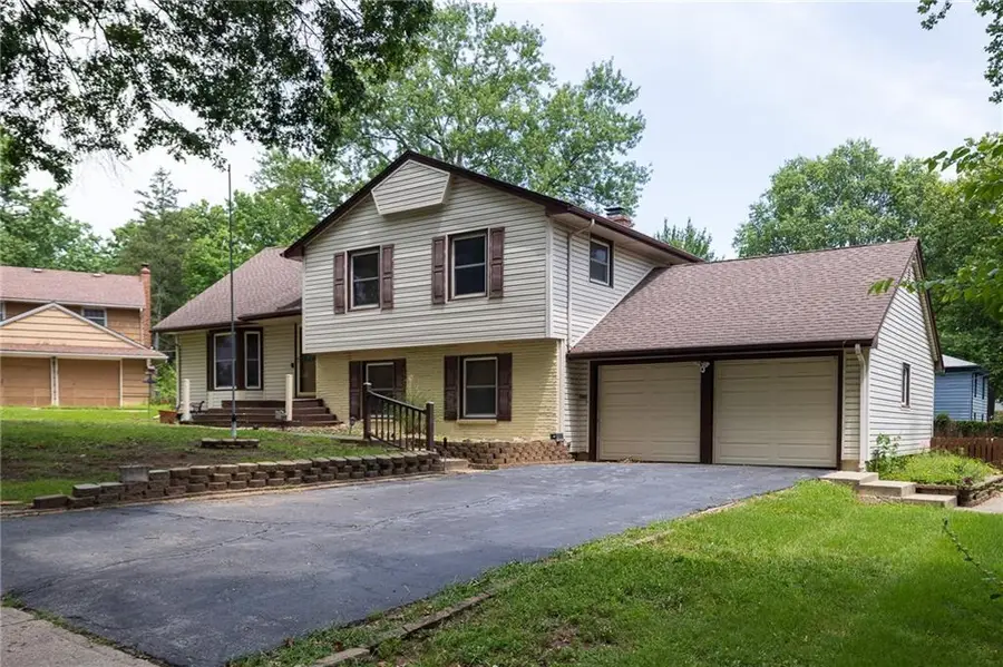 11209 Walnut Street, Kansas City, MO 64114 - #2