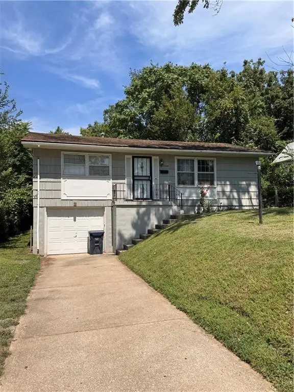1204 E 81st Street, Kansas City, MO 64131 - #1