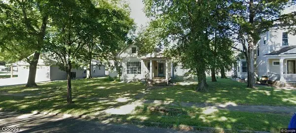 1014 S Massachusetts Avenue, Sedalia, MO 65301