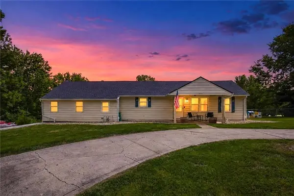 8915 N Lathrop Drive, Kansas City, MO 64155