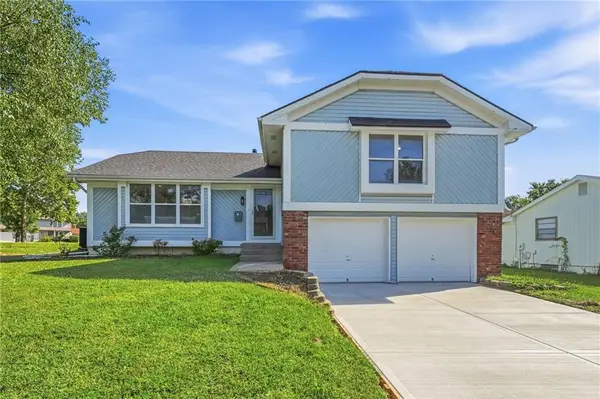 6100 E 140th Place, Grandview, MO 64030