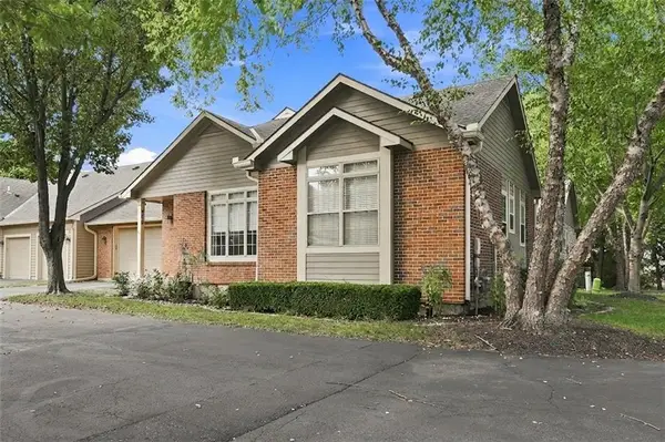 18665 W 158th Terrace #400, Olathe, KS 66062