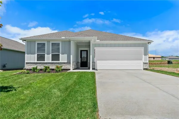 21335 Cleveland Street, Spring Hill, KS 66083