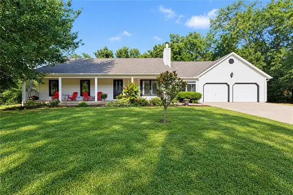 1102 S Elm Street, Louisburg, KS 66053