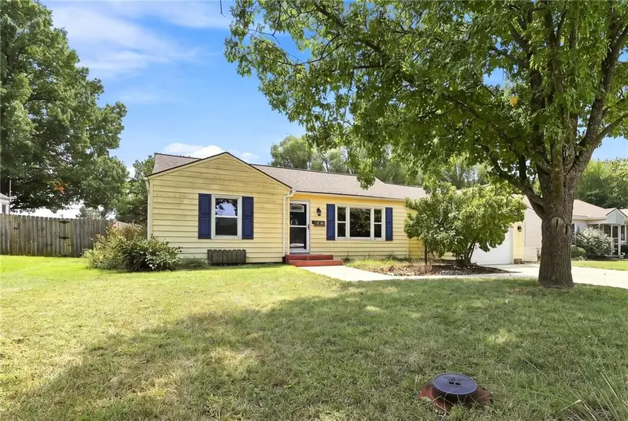 112 W 2nd Street, Tonganoxie, KS 66086 - #3