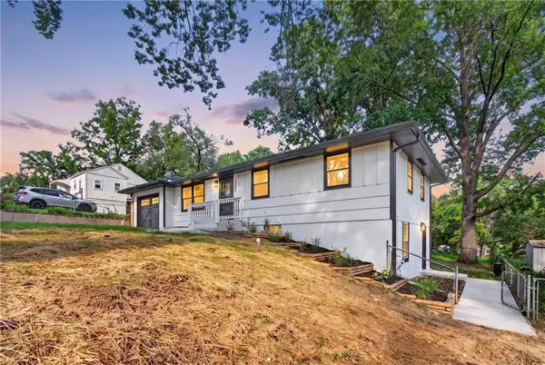 3737 N Walrond Avenue, Kansas City, MO 64117