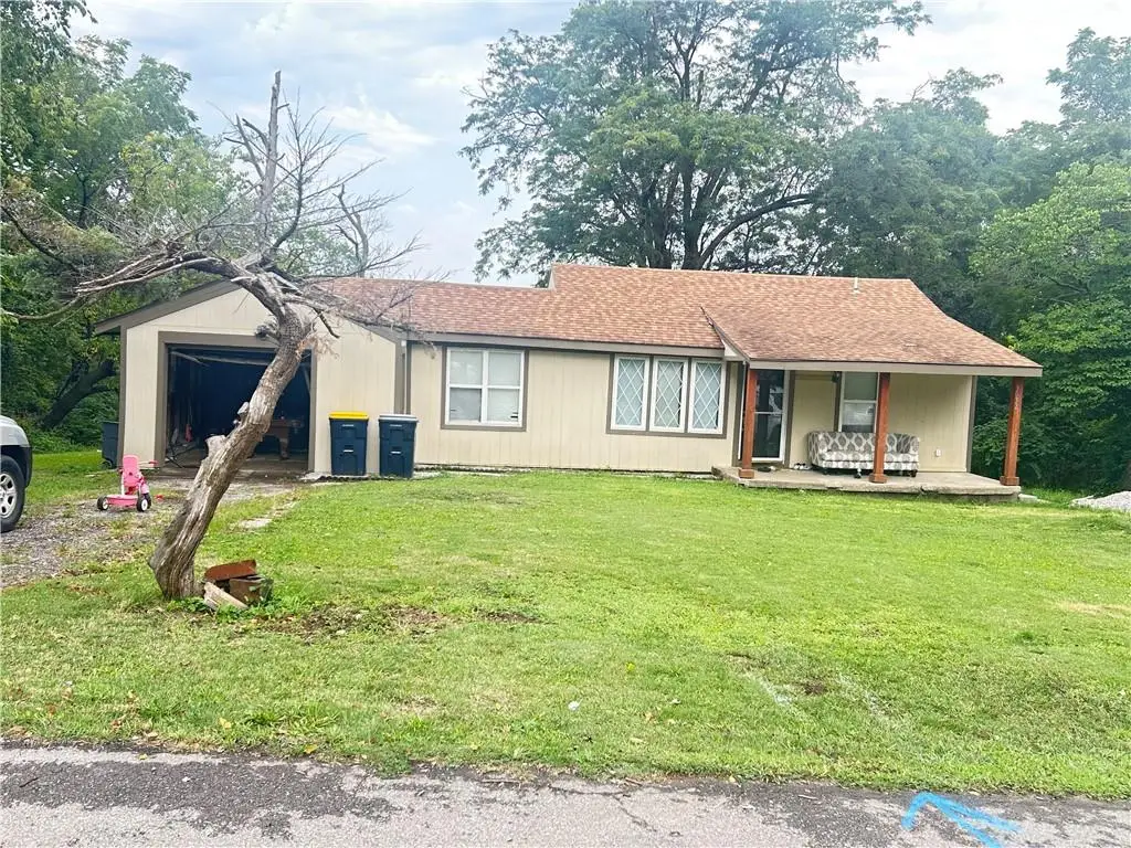 3032 Donnelly Avenue, Kansas City, MO 64129 - #1