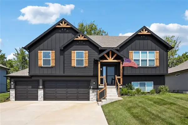 1000 NW Crestwood Drive, Grain Valley, MO 64029