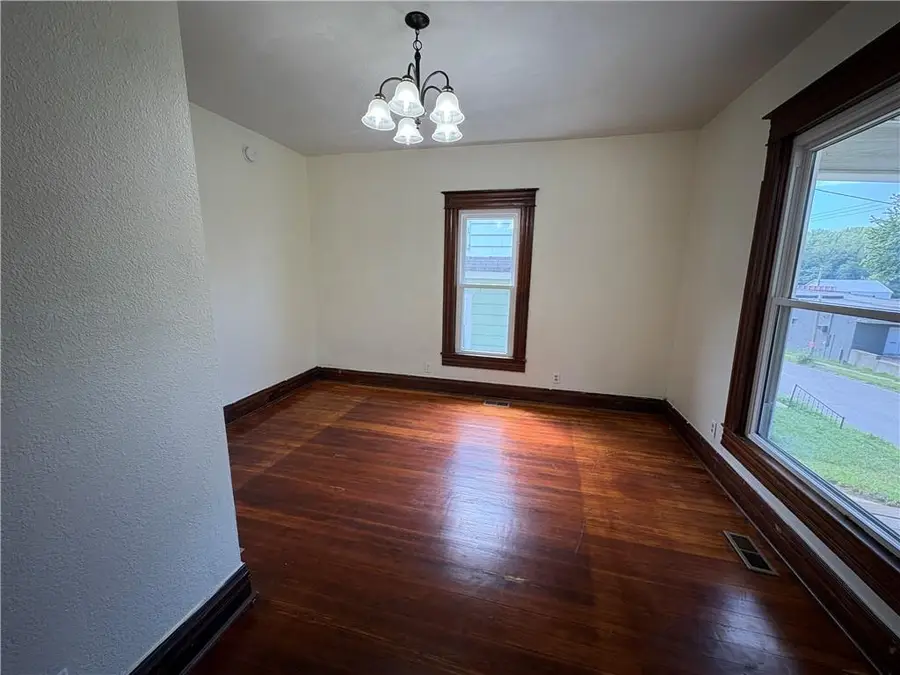 3203 S 22nd Street, Saint Joseph, MO 64503 - #2