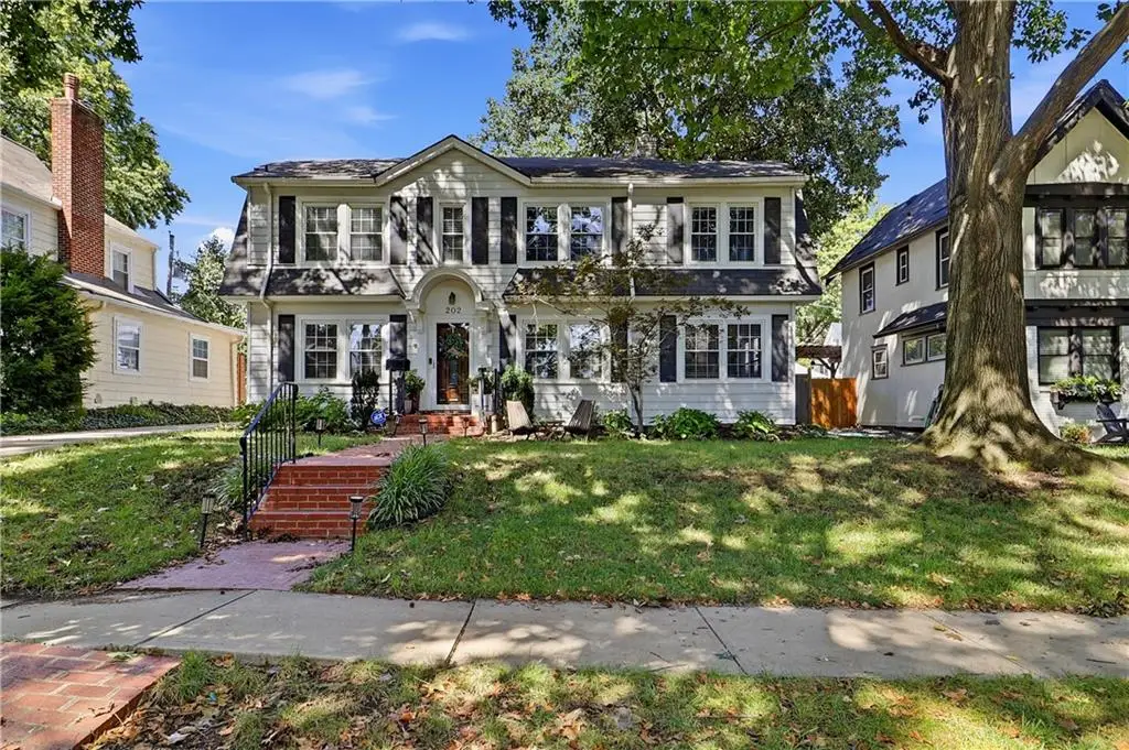 202 W Dartmouth Road, Kansas City, MO 64113 - #1