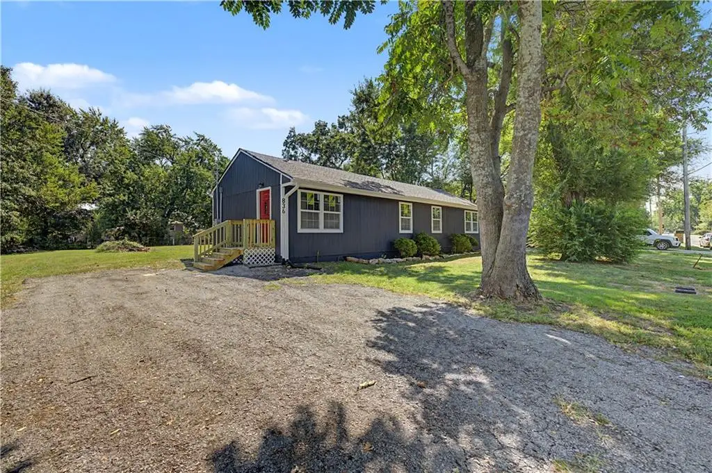 834 N Walker Lane, Olathe, KS 66061 - #1
