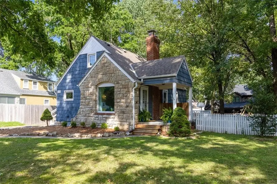 5723 Nall Avenue, Roeland Park, KS 66202 - #2