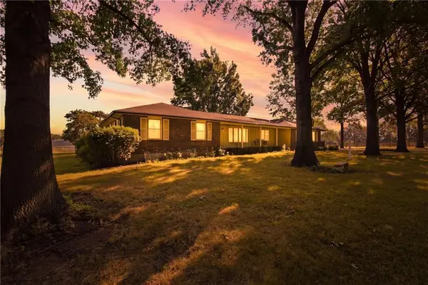 5460 175th Street, Stilwell, KS 66085