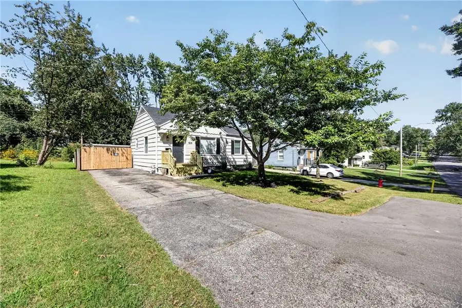610 W 88th Terrace, Kansas City, MO 64114 - #2