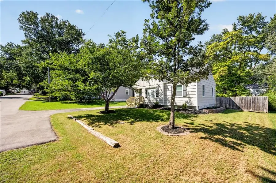 610 W 88th Terrace, Kansas City, MO 64114 - #3