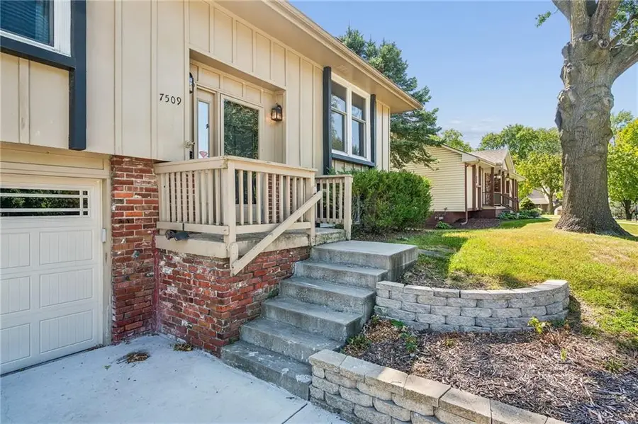 7509 NW 81st Street, Kansas City, MO 64151 - #2