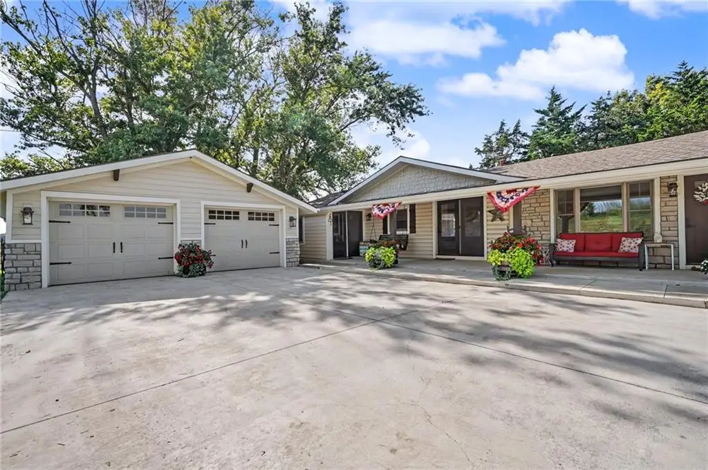 829 N 500th Road, Baldwin City, KS 66006 - #1