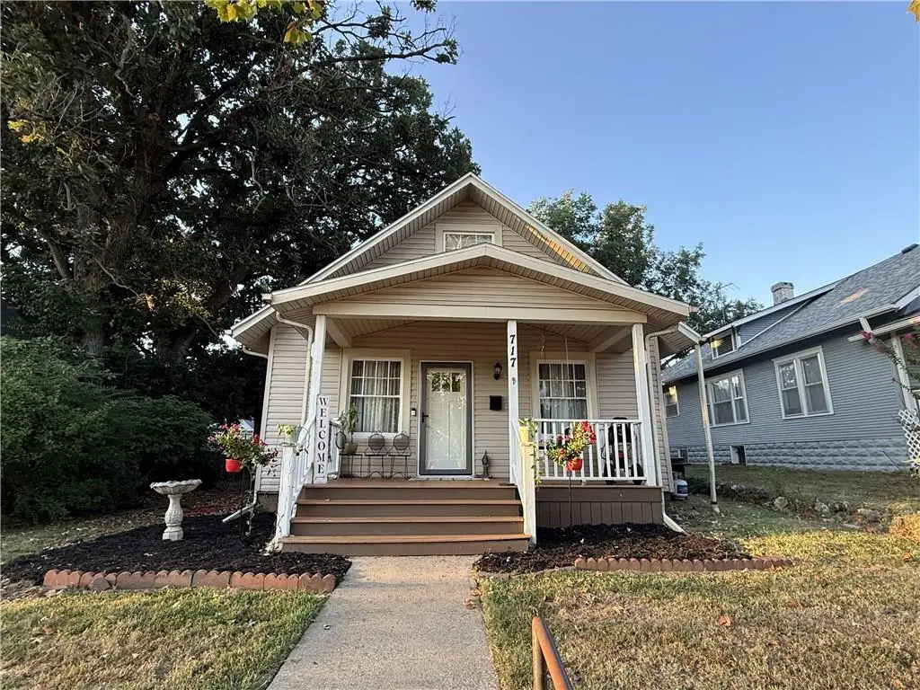 717 W 9th Street, Pittsburg, KS 66762 - #1