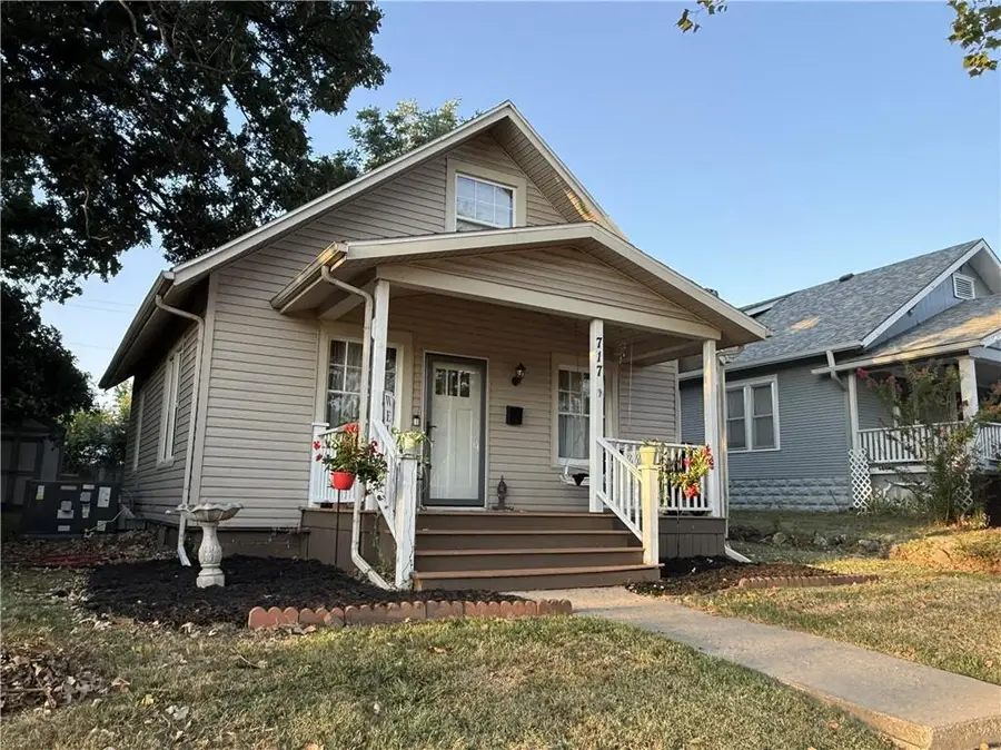 717 W 9th Street, Pittsburg, KS 66762 - #2