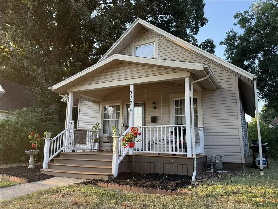 717 W 9th Street, Pittsburg, KS 66762 - #3