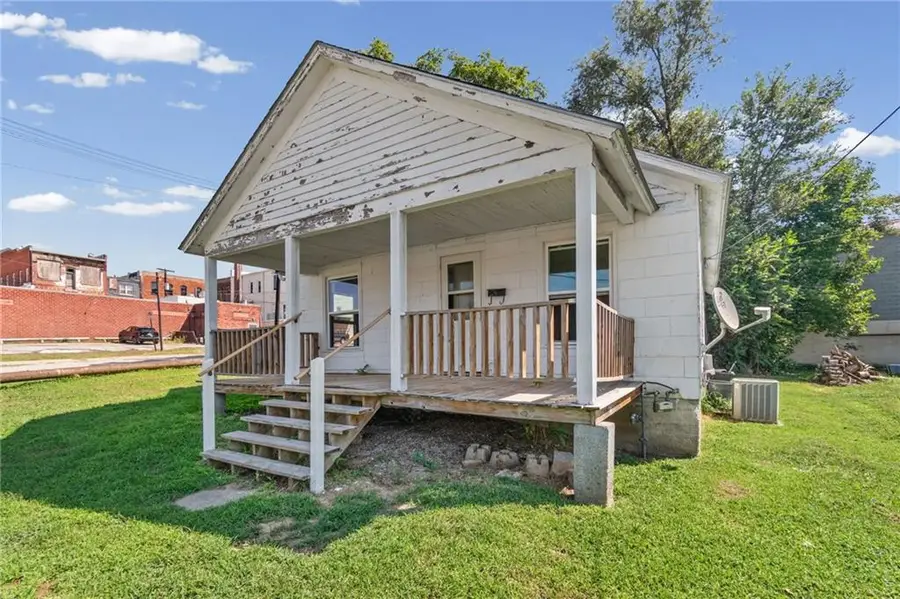 203 S Folger Street, Carrollton, MO 64633 - #3