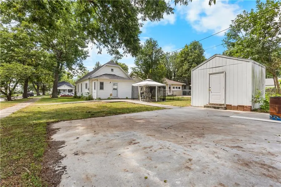 302 Pacific Avenue, Osawatomie, KS 66064 - #3