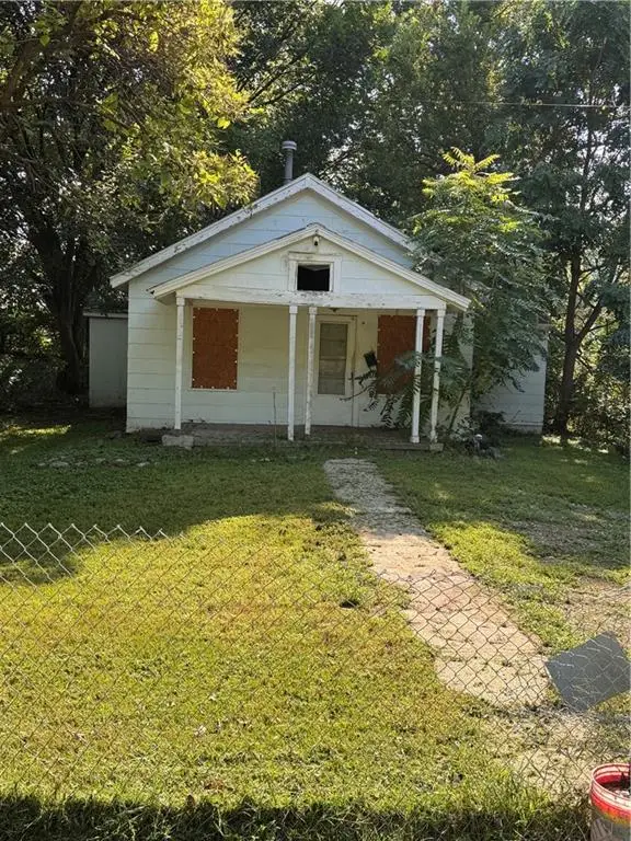 8325 Brooklyn Avenue, Kansas City, MO 64132