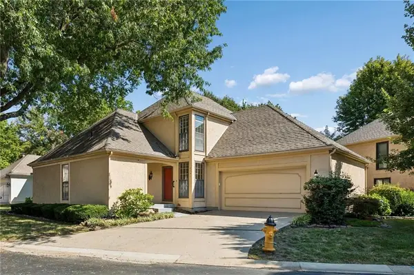9151 W 102nd Terrace, Overland Park, KS 66212