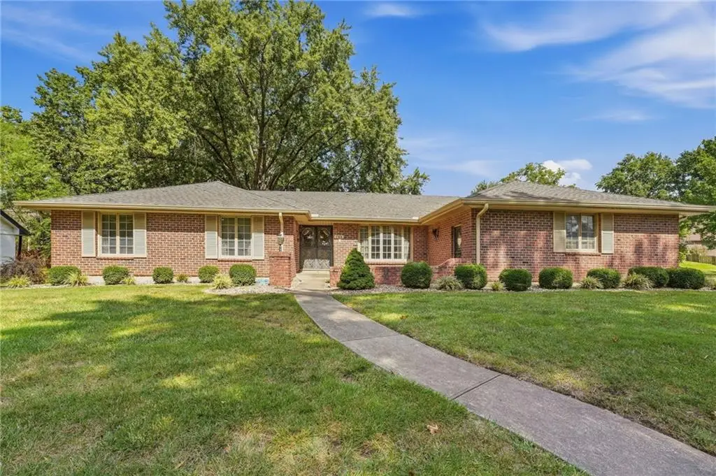 306 NW Lincolnwood Drive, Lees Summit, MO 64063 - #1