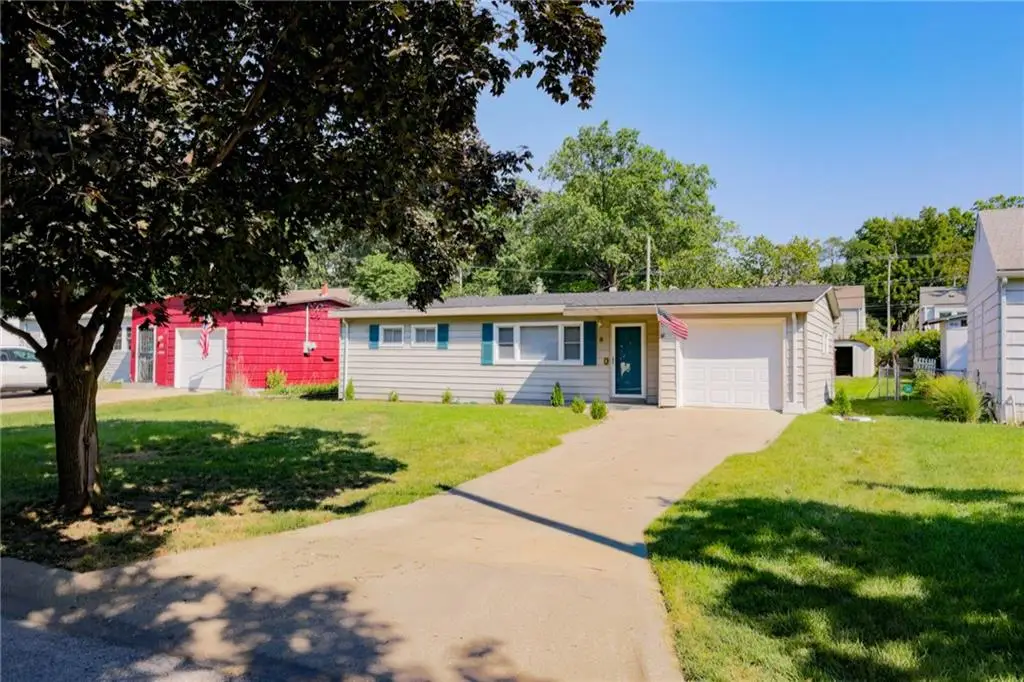 8 W 89th Terrace, Kansas City, MO 64114 - #1