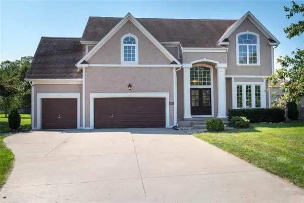 5913 NE Coral Circle, Lee's Summit, MO 64064