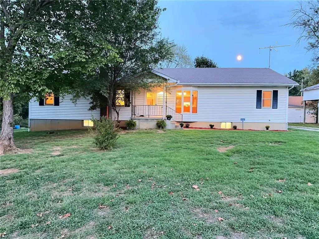 1232 N Tucker Street, Nevada, MO 64772 - #1