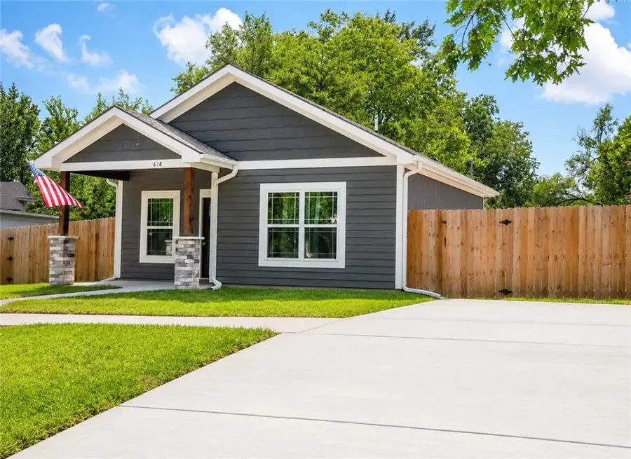 618 N Cedar Street, Ottawa, KS 66067 - #3