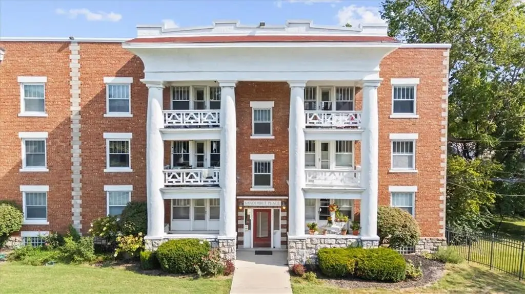 406 E 43rd Street #2E, Kansas City, MO 64110 - #1