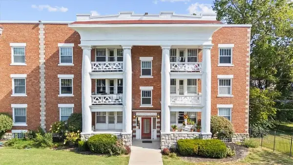 406 E 43rd Street #2E, Kansas City, MO 64110