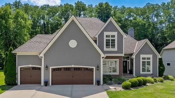 5812 Manor Drive, Parkville, MO 64152