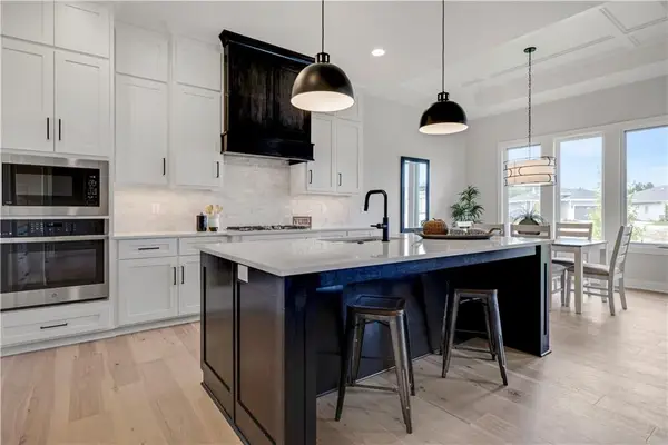 25062 W 98th Place, Lenexa, KS 66227