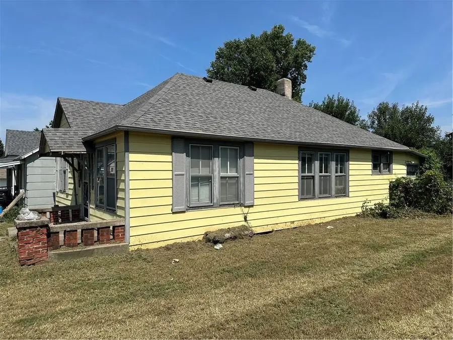 1425 N 11th Street, Saint Joseph, MO 64501 - #3