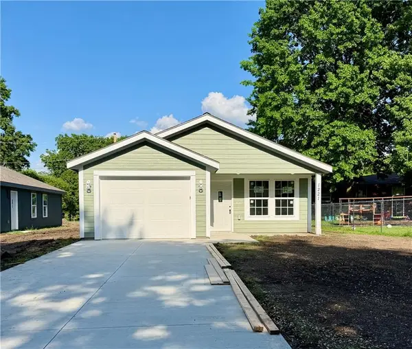 1221 S Maple Street, Ottawa, KS 66067