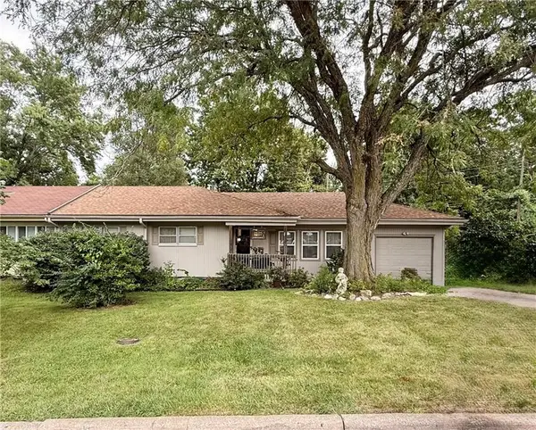 621 Cimarron Trail, Belton, MO 64012