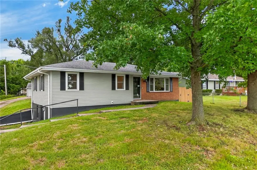 5402 Frederick Avenue, Saint Joseph, MO 64506 - #2