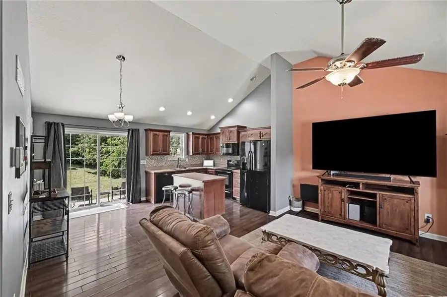 2402 Shirley Drive, Saint Joseph, MO 64503 - #2