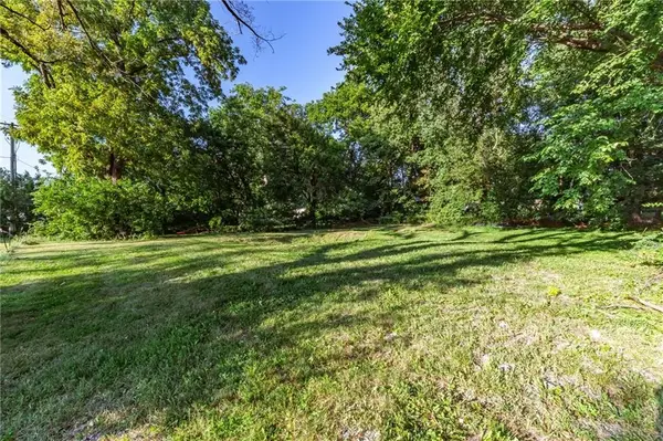 8333 Glenwood Street, Overland Park, KS 66212