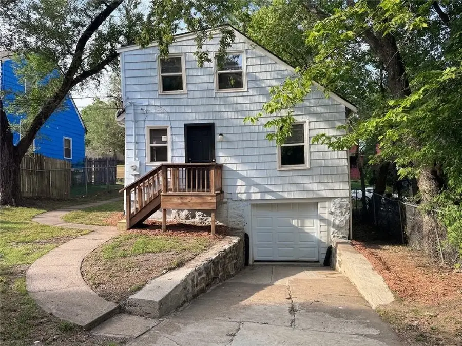 3847 E 60th Terrace, Kansas City, MO 64130 - #3