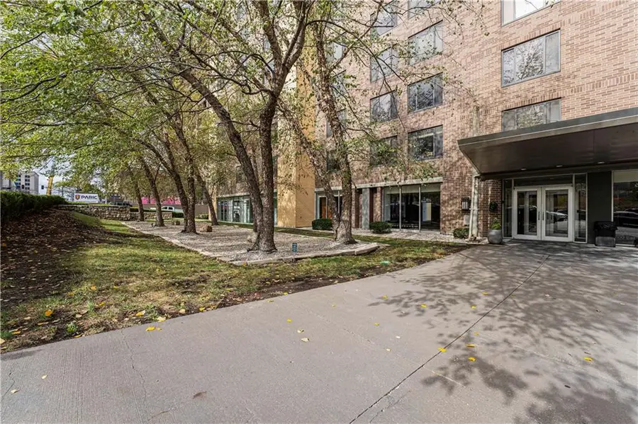 600 E 8th Street #4F, Kansas City, MO 64106 - #2