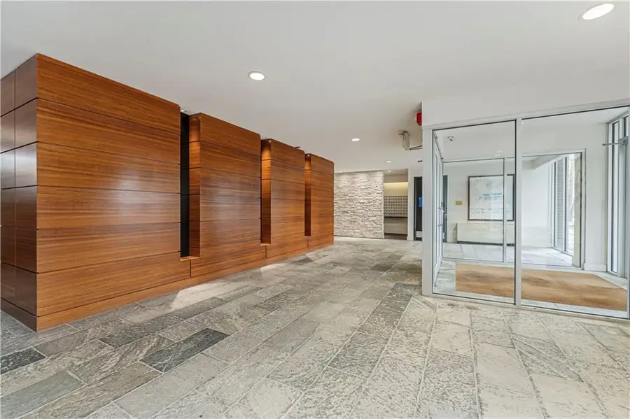 600 E 8th Street #4F, Kansas City, MO 64106 - #3