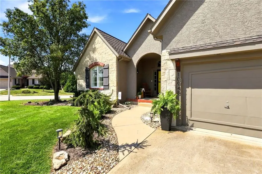 10948 S Cottage Court, Olathe, KS 66061 - #3