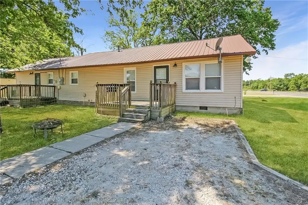 3916 Main Street, Parsons, KS 67357 - #1