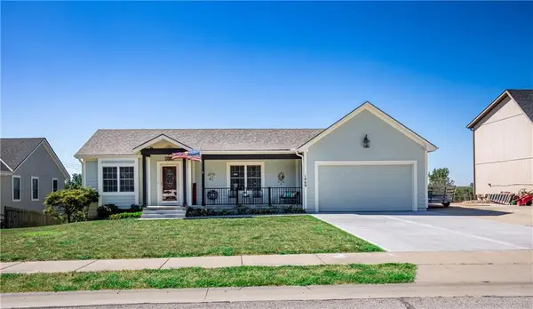 1009 Cherokee Lane, Paola, KS 66071