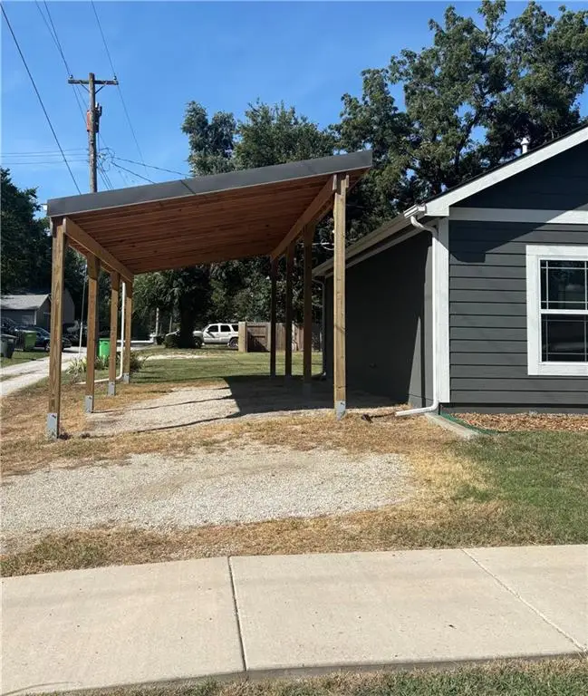 413 E 2nd Street, Ottawa, KS 66067 - #2